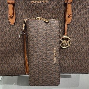 Michael Kors Jet Set Travel Large wristlet